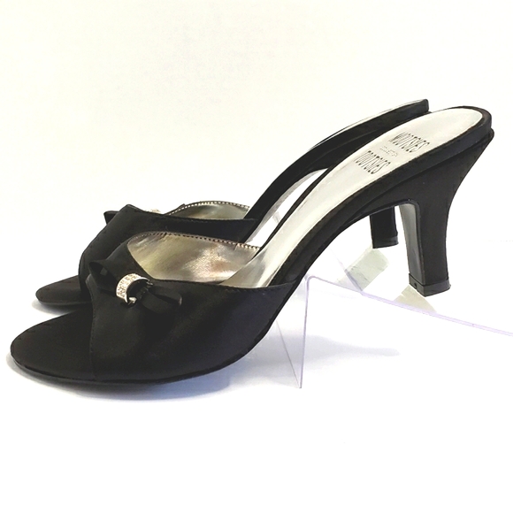 Mootsies Tootsies Black Slip on Heels. Jewel bow. Women's size 7.5 M - Picture 2 of 4